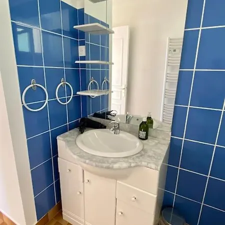 Appartement Avec Vue Sur Chateau Et Piscine Privee