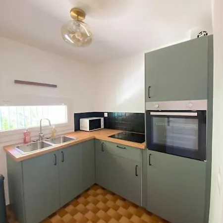 Appartement Avec Vue Sur Chateau Et Piscine Privee Hyères