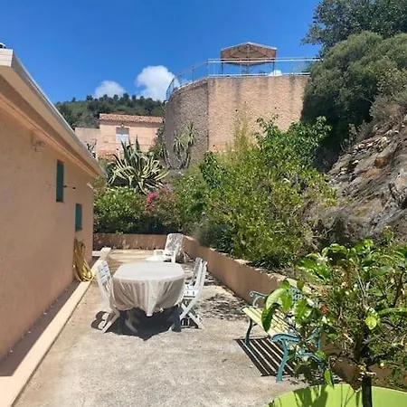 Avec Vue Sur Chateau Et Piscine Privee