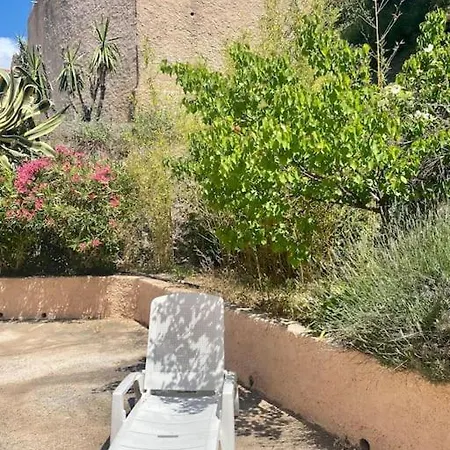 Avec Vue Sur Chateau Et Piscine Privee Appartement