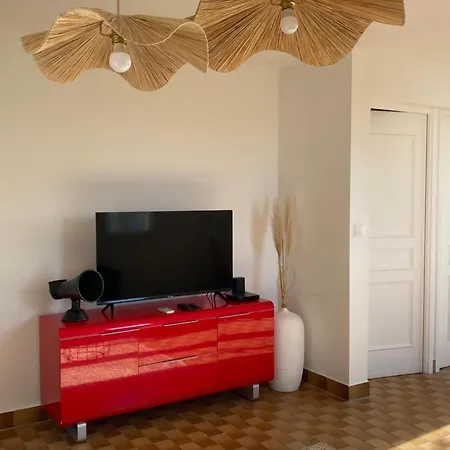 Avec Vue Sur Chateau Et Piscine Privee Apartment *