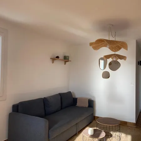 Avec Vue Sur Chateau Et Piscine Privee Appartement Hyères