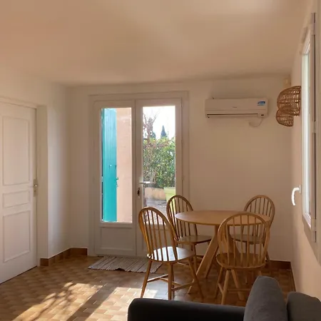 Avec Vue Sur Chateau Et Piscine Privee Hyeres