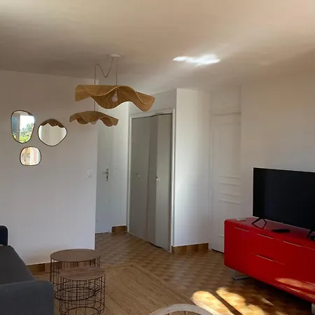 Appartement Avec Vue Sur Chateau Et Piscine Privee Hyères