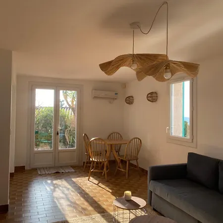 Avec Vue Sur Chateau Et Piscine Privee Hyeres