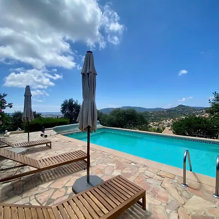 Avec Vue Sur Chateau Et Piscine Privee Apartment